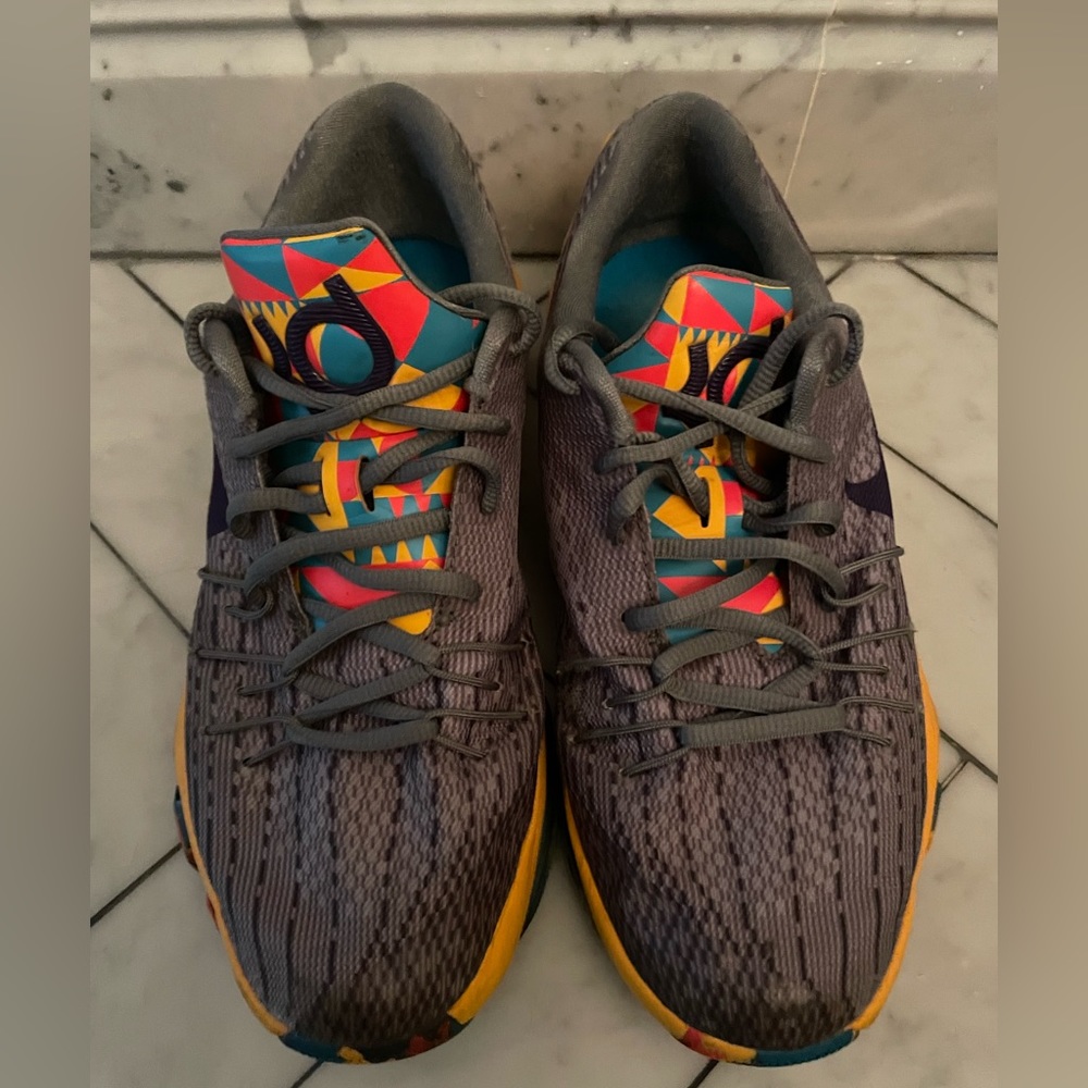 Size 7 Kevin Durant Nike Kicks
